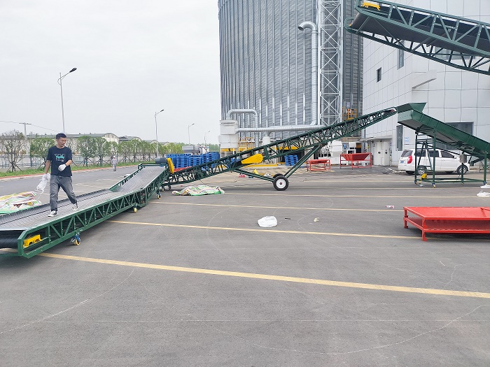 皮帶輸送機(jī)